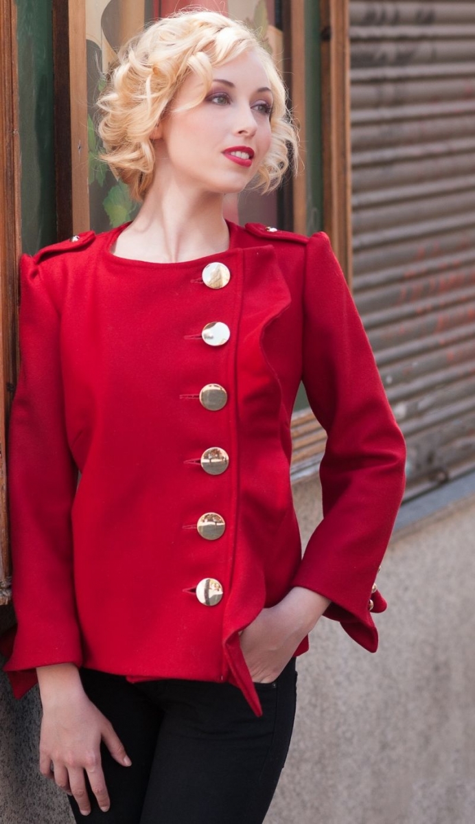 Chaqueta roja volante